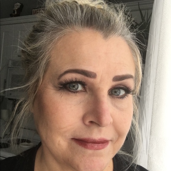 Meet your Posher, Lorna - Picture 1 of 1